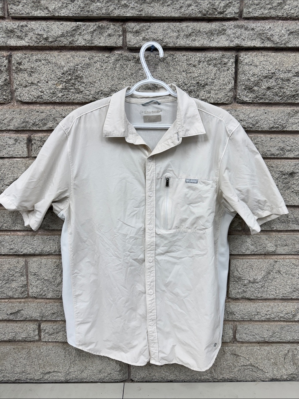 Columbia Men’s Short Sleeve Button-Up Shirt in Light Beige